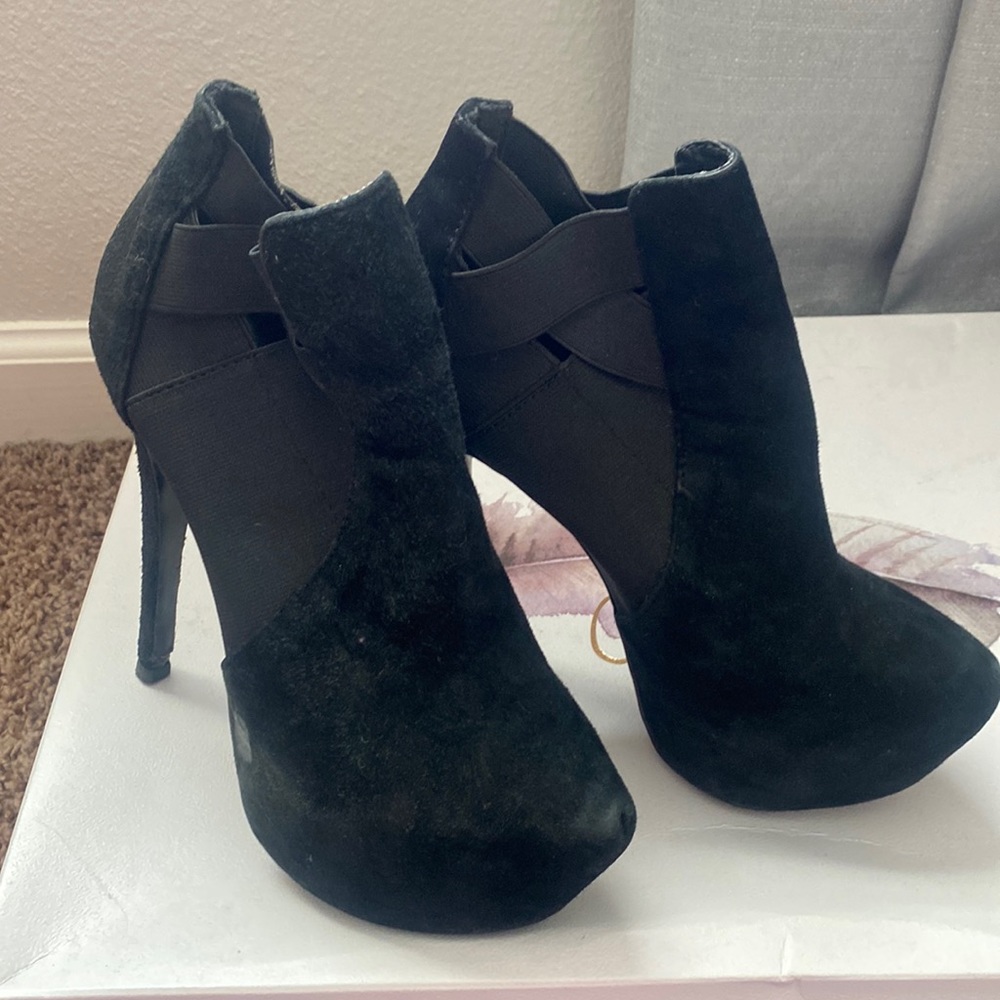 Platform bootie black size 7 gently used boots